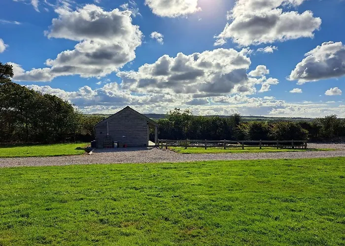 Hawk\'S View Tipi At Higher Hawksland Farm