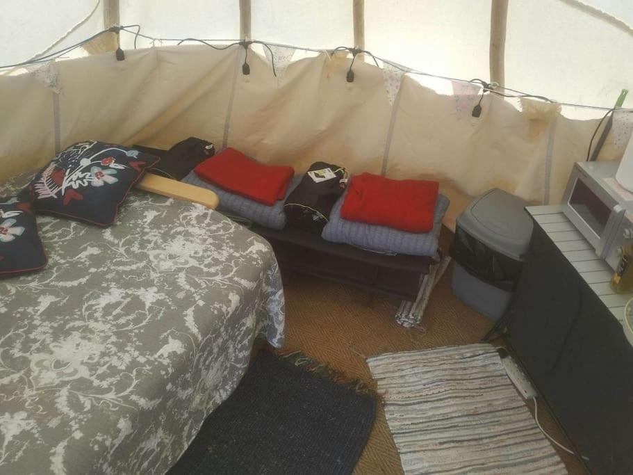 Hawk's View Tipi At Higher Hawksland Farm Luxury tent *